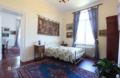 Zámok na predaj Fays, Wallonie, Zweites Schlafzimmer im 1.OG des zweiten Traktes