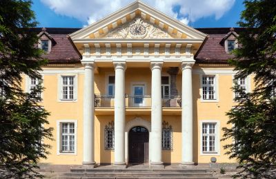 Historické nehnuteľnosti, Barokový kaštieľ s portikom v blízkosti Görlitz