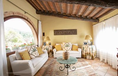 Vidiecky dom na predaj Sarteano, Toscana:  RIF 3005 Wohnbereich mit Rundbogenfenster