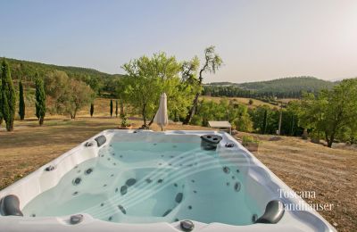 Vidiecky dom na predaj Sarteano, Toscana:  RIF 3005 Whirlpool mit Panoramablick