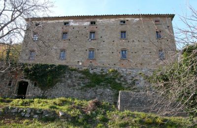 Zámok na predaj San Leo Bastia, Palazzo Vaiano, Umbria, Pohľad zo zadnej strany