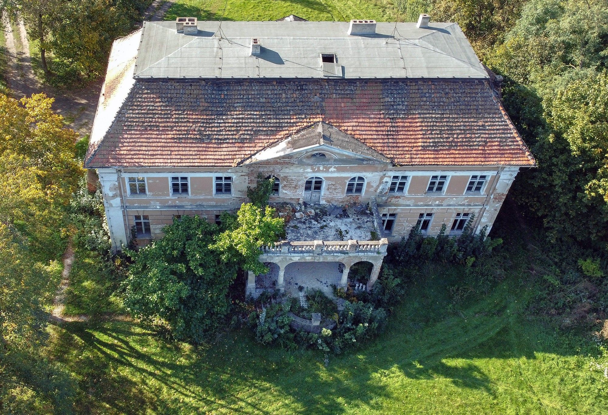 Fotky Neoklasicistický kaštieľ v Granówku, Veľkopoľsko
