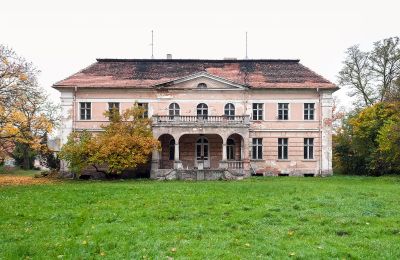 Zámok na predaj Granówko, województwo wielkopolskie:  Pohľad zo zadnej strany