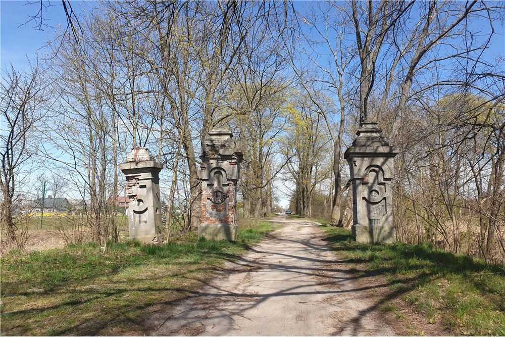 Fotky Denkmalgeschützter Gutspark bei Warschau 