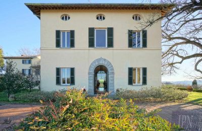 Historická vila na predaj Città di Castello, Umbria:  Pohľad z prednej strany