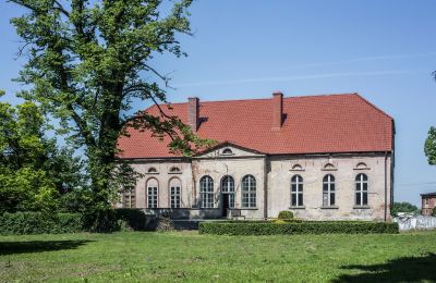 Zámok na predaj Przybysław, województwo zachodniopomorskie, Pohľad zo zadnej strany