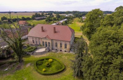 Nehnuteľnosti s charakterom, Kaštieľ s pozemkom v Przybysław, Západné Pomoransko