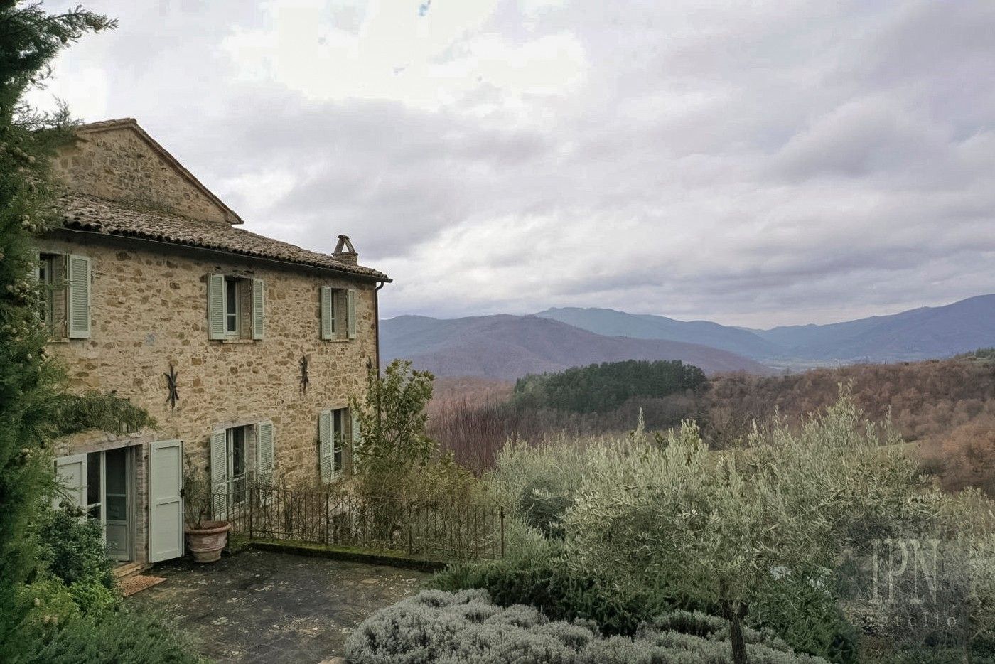 Fotky Charaktervilla in toller Naturlandschaft in Umbrien