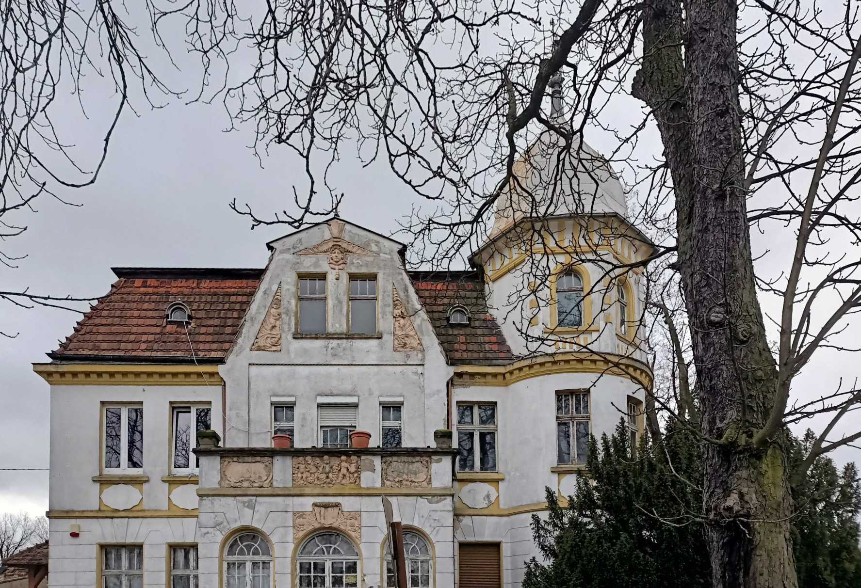 Historická vila na predaj Tuplice, województwo lubuskie:  Pohľad z prednej strany