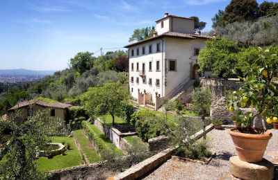 Nehnuteľnosti s charakterom, Historická vila s výhľadom na florentské kopce