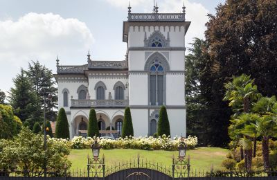 Historická vila na predaj 28040 Lesa, Piemont, Pohľad z prednej strany