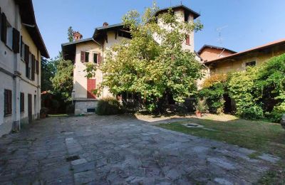 Historická vila na predaj Golasecca, Lombardsko:  Pohľad z prednej strany