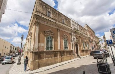 Historická vila na predaj Latiano, Puglia:  Pohľad zboku