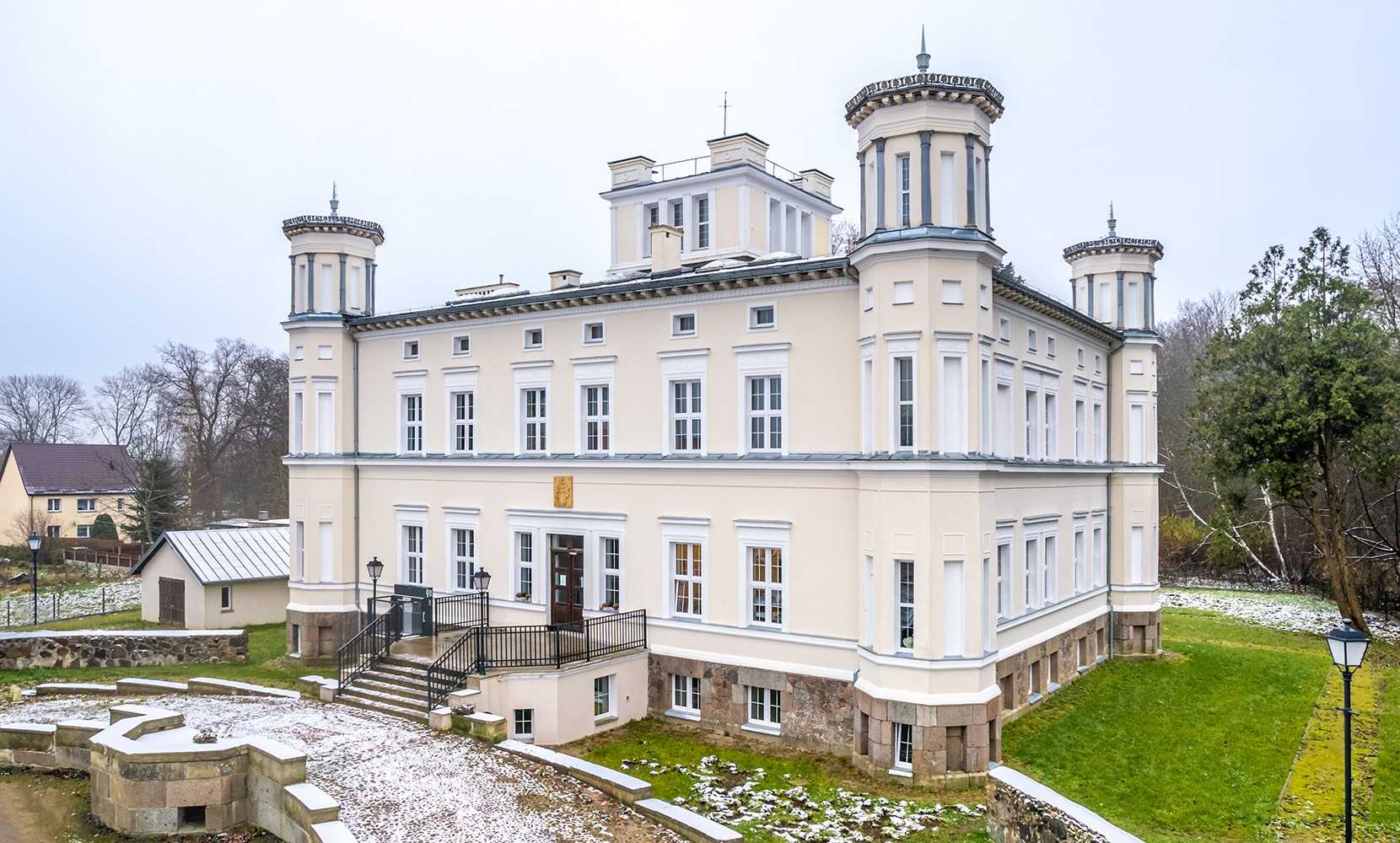 Byt na zámku na predaj Lubiechowo, województwo zachodniopomorskie:  Exteriérový pohľad
