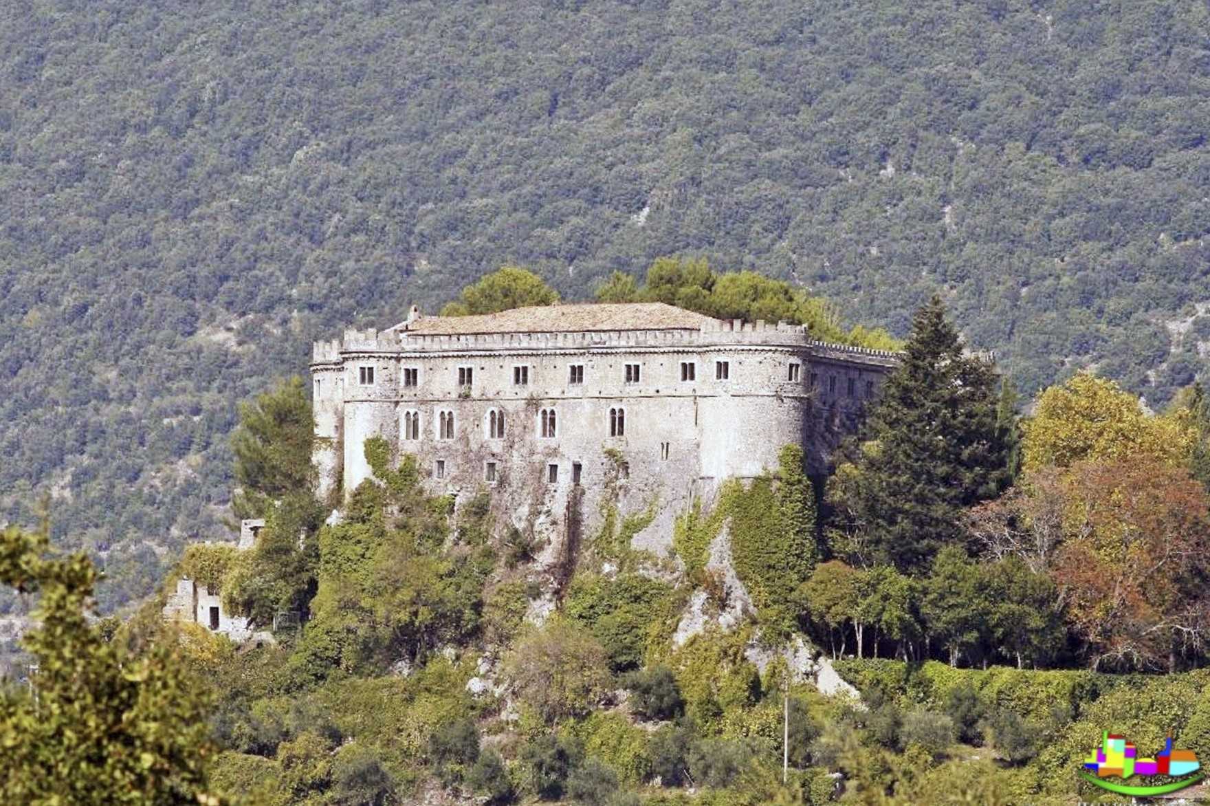 Fotky Stredoveký hrad v regióne Abruzzo
