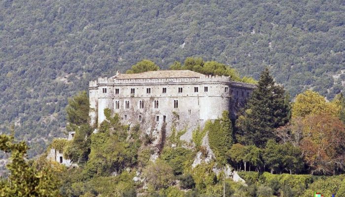 Hrad na predaj Abruzzo,  Taliansko