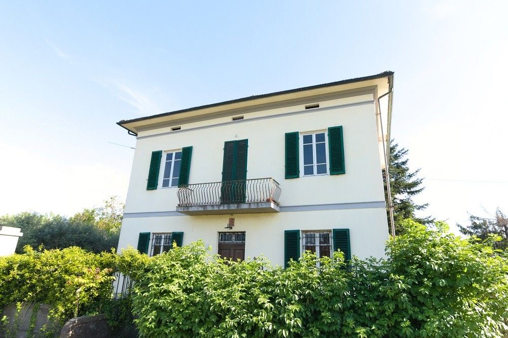 Fotky Art Nouveau Villa with dépendance and swimming pool near Lucca