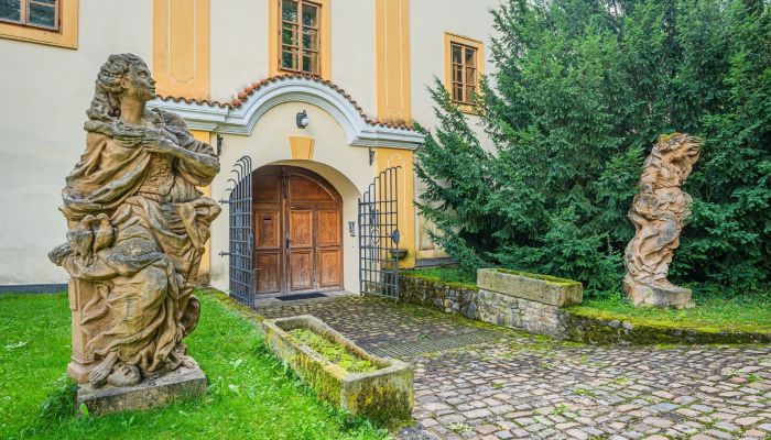 Hrad na predaj Třebotov, Stredné Čechy