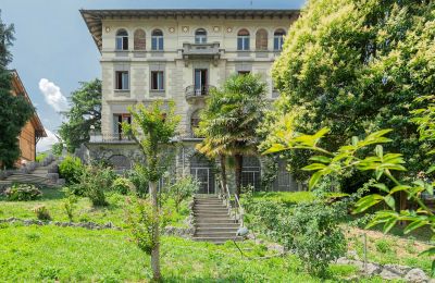 Historická vila na predaj Lovere, Lombardsko:  Pohľad zo zadnej strany