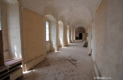 Zámok na predaj Karlovarský kraj, Podlažie