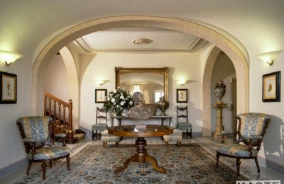 Historická vila na predaj Lari, Toscana:  Vstupná hala