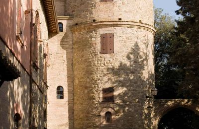 Hrad na predaj 06053 Deruta, Umbria:  Veža
