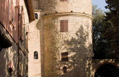 Hrad na predaj 06053 Deruta, Umbrie, Budova s vežou