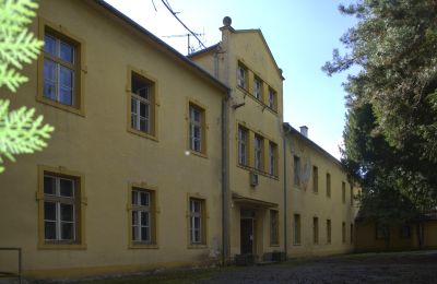Kaštieľ na predaj Nitriansky kraj, Pohľad z prednej strany