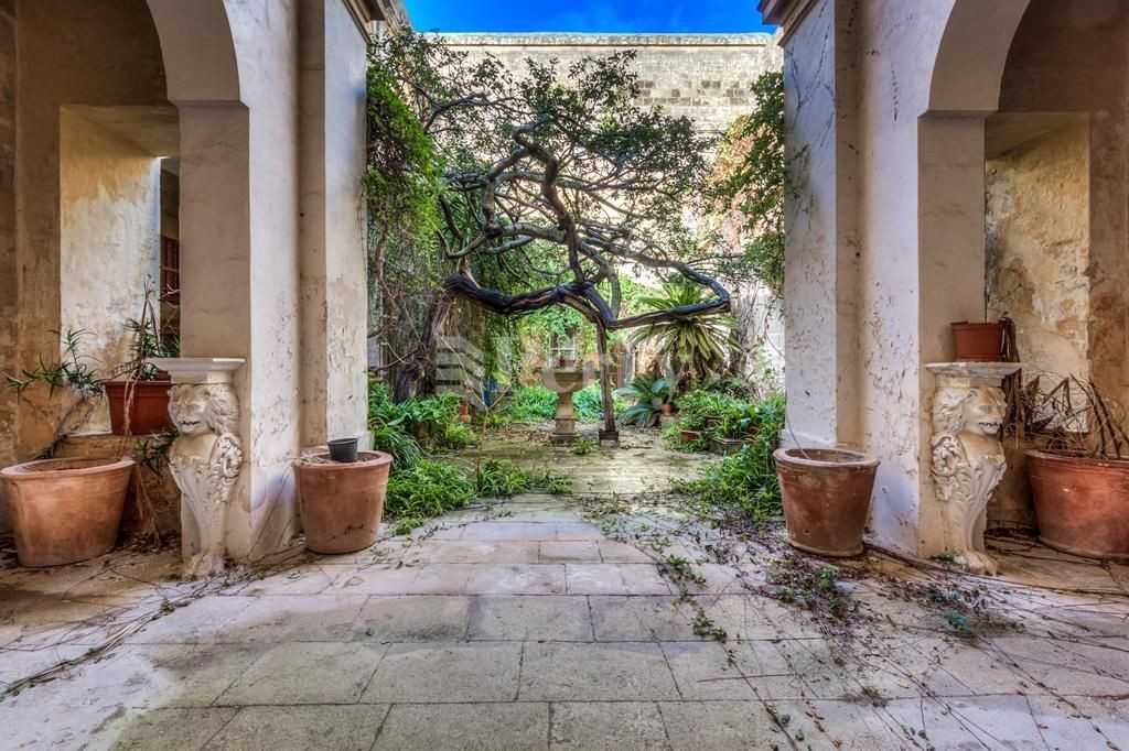 Fotky Veľký palác s vnútorným nádvorím v Mdine