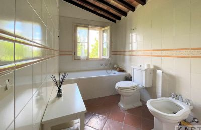 Historická vila na predaj Marti, Toscana:  Kúpeľňa