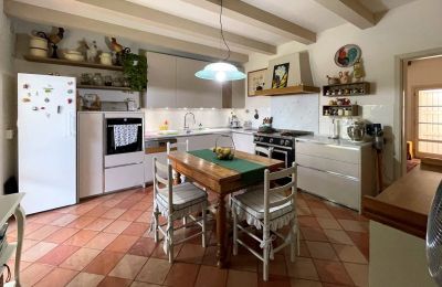 Historická vila na predaj Marti, Toscana:  Kuchyňa