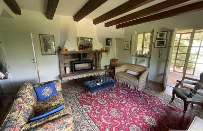Historická vila na predaj Marti, Toscana:  Obývacia izba
