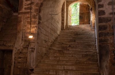 Zámok na predaj Baden-Württemberg, Treppe in Gewölbekeller