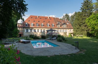 Zámok na predaj Baden-Württemberg:  Blick vom Pool