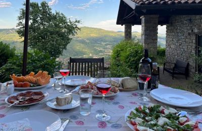 Vidiecky dom na predaj Piemont:  Außensitzplatz mit Blick