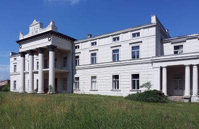 Zámok na predaj Głuchowo, Palac 1, województwo wielkopolskie, Pohľad z prednej strany