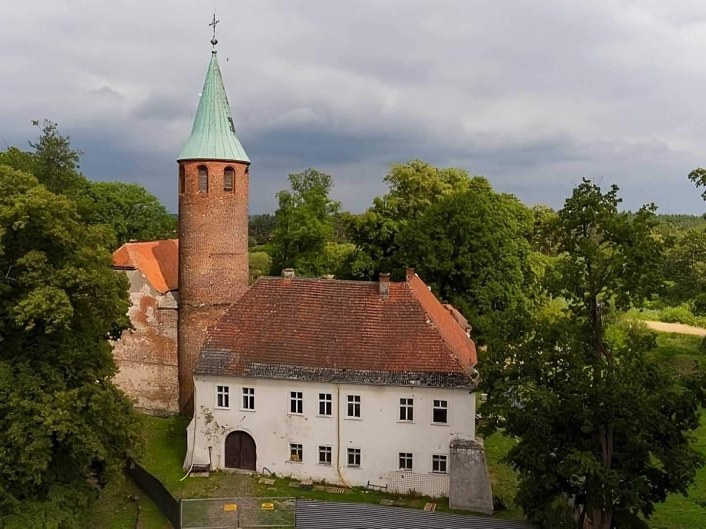 Fotky Zamek w Karłowicach, gm Popielów, woj Opolskie