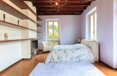 Historická vila na predaj Dizzasco, Lombardsko, Spálňa