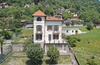 Historická vila na predaj Dizzasco, Lombardsko:  Pohľad z prednej strany