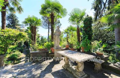 Historická vila na predaj Dizzasco, Lombardsko:  Záhrada