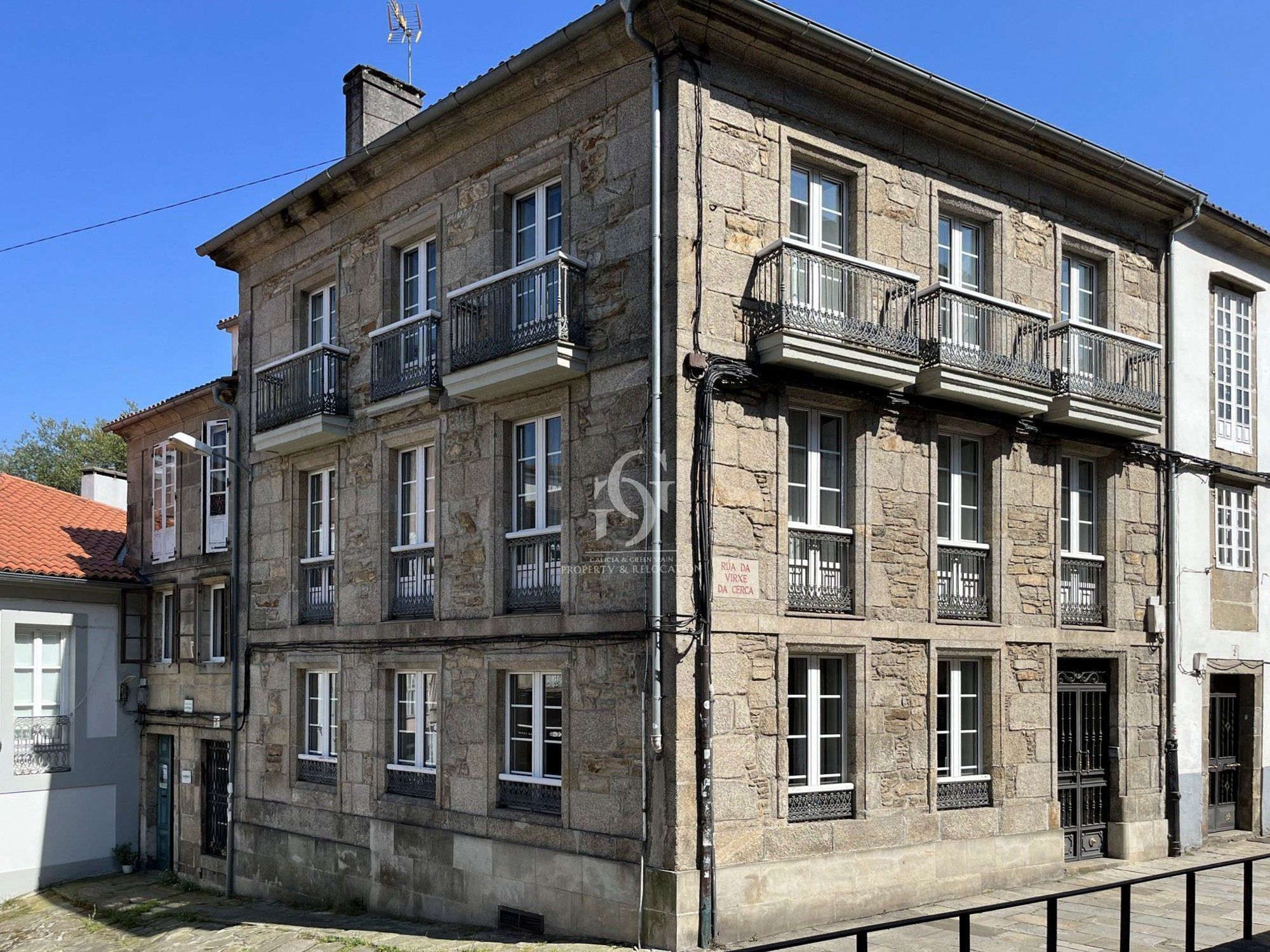 Fotky Vznešený mestský dom v historickom centre mesta Santiago de Compostela