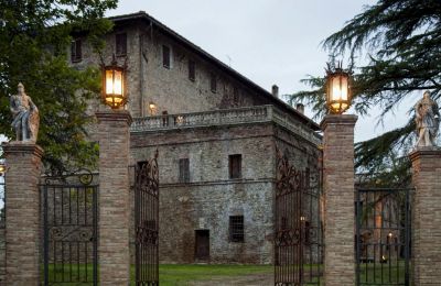 Kaštieľ na predaj Buonconvento, Toscana, Vchod