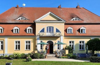 Kaštieľ na predaj 18513 Gransebieth, Landhotel Gut Zarrentin, Mecklenburg-Vorpommern:  Pohľad z prednej strany