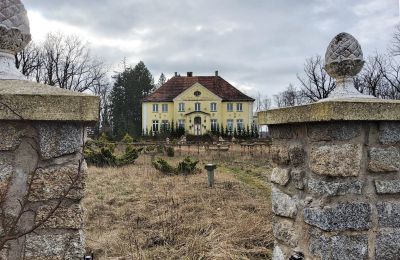 Kaštieľ na predaj Drawno, województwo zachodniopomorskie, Pohľad z prednej strany
