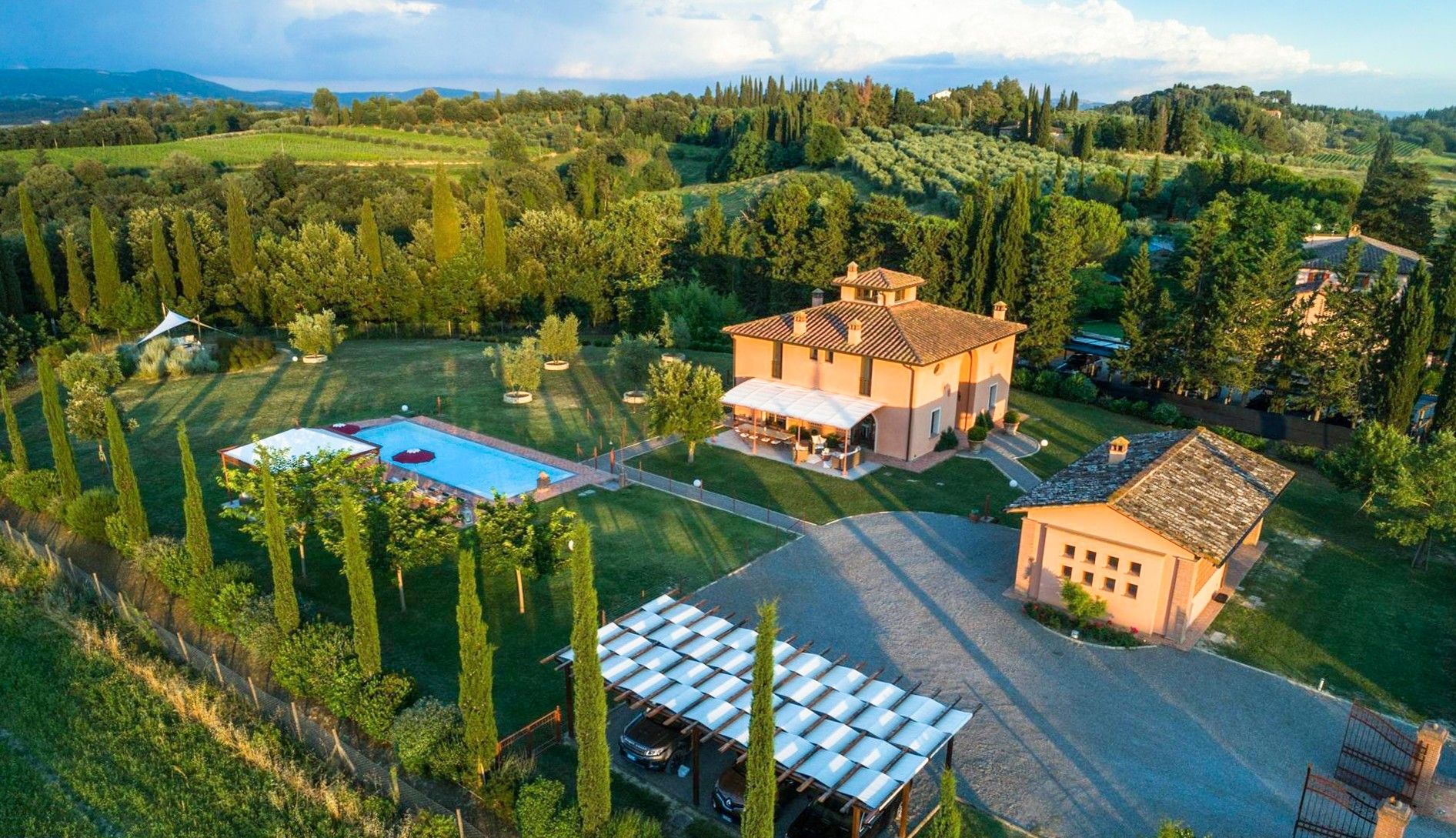 Fotky First-class Tuscany villa with unique ambience and views