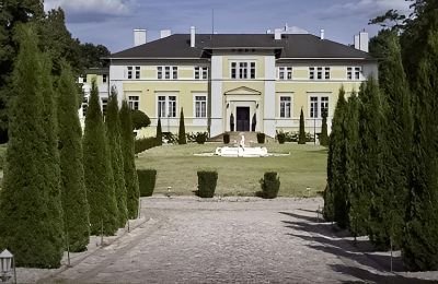 Zámok na predaj Olsztyn, województwo warmińsko-mazurskie, Pohľad z prednej strany