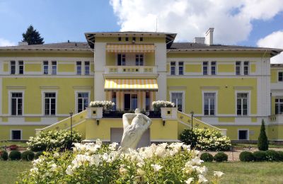 Zámok na predaj Olsztyn, województwo warmińsko-mazurskie, Pohľad zo zadnej strany