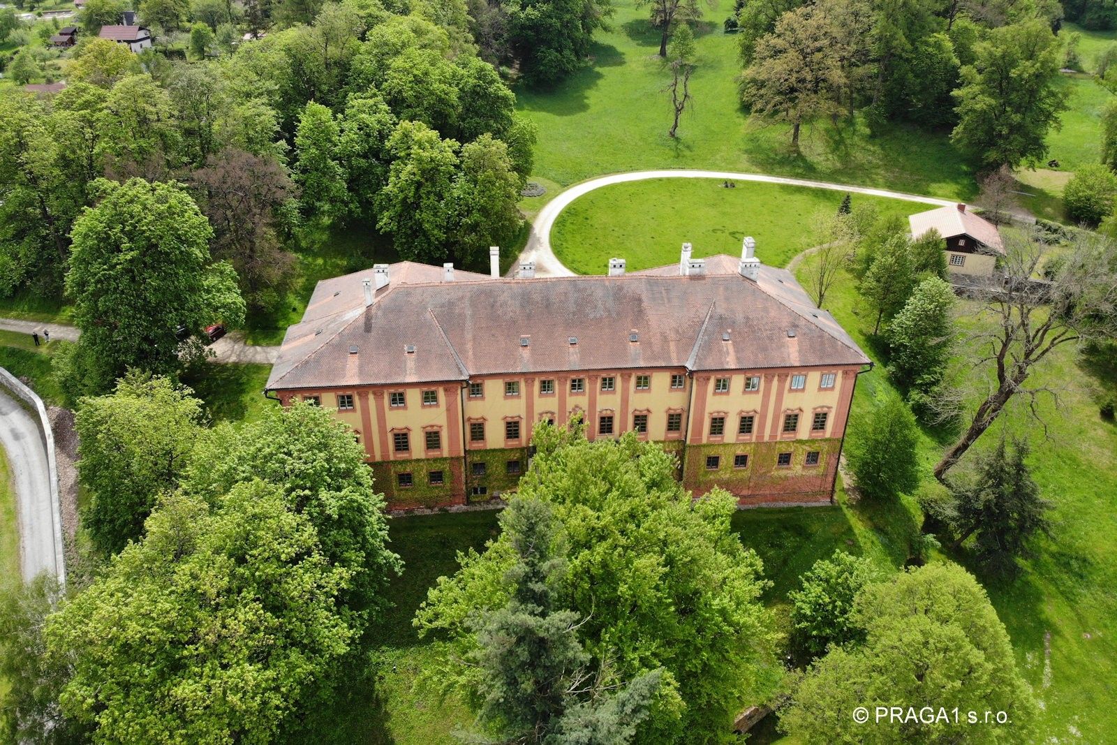 Fotky Exkluzívny zámok v Česku, 19-hektárový park