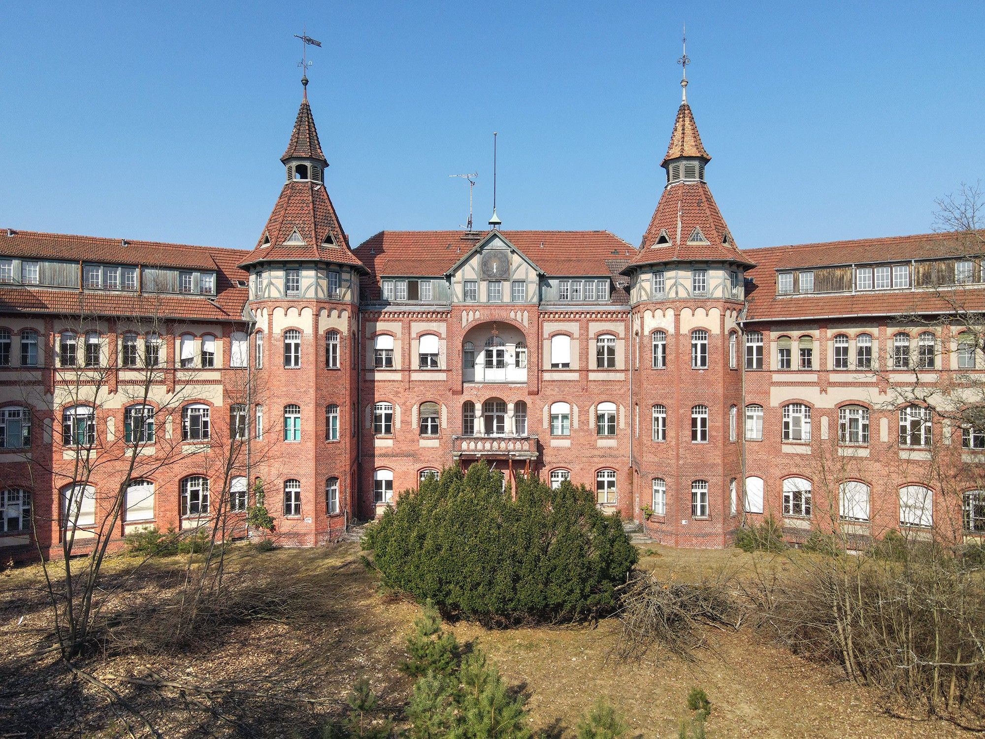 Fotky Historický objekt v brandenburských lesoch: Bývalé sanatórium
