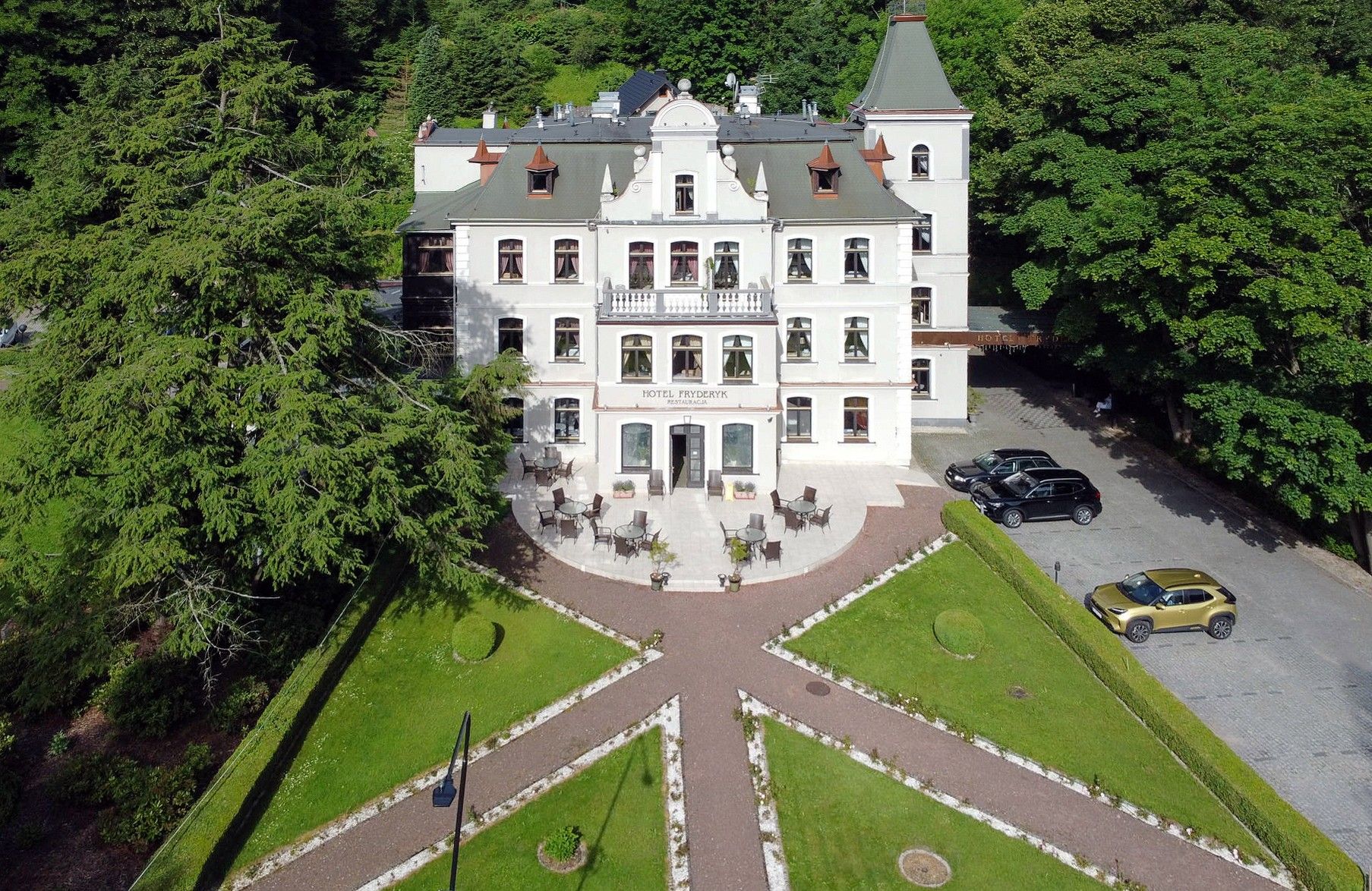 Fotky Historický hotel v Duszniki-Zdrój, poľsko-české pohraničie